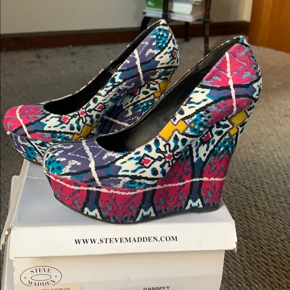 Steve Madden Wedge heel! - Picture 3 of 6